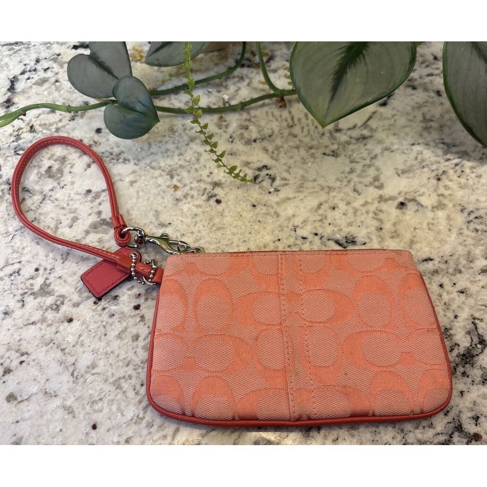 Coach Small Peach‎ Signature Canvas Wristet